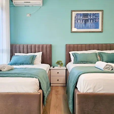 Rooftop Florale Velipojë