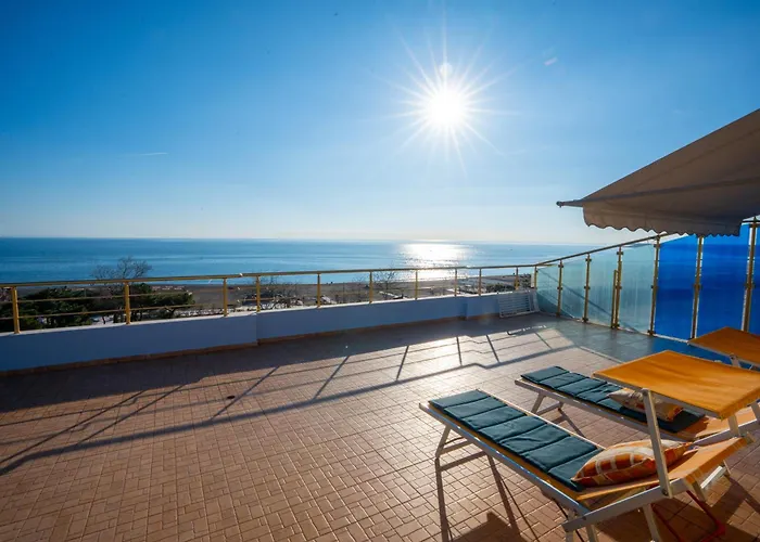 Rooftop Florale Velipojë