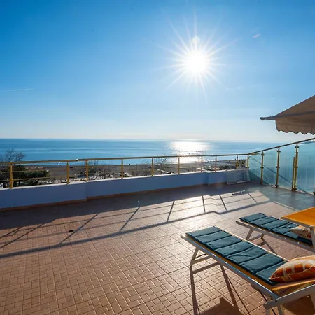 Rooftop Florale Velipojë