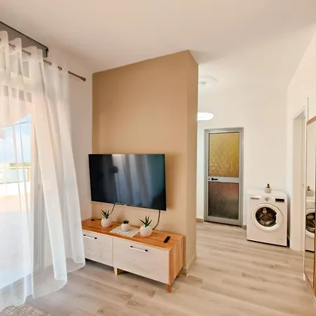 Rooftop Florale Apartment Velipoje