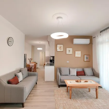 Lägenhet Rooftop Florale Velipojë