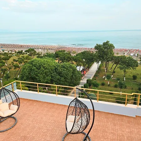Rooftop Florale Apartment Velipoje