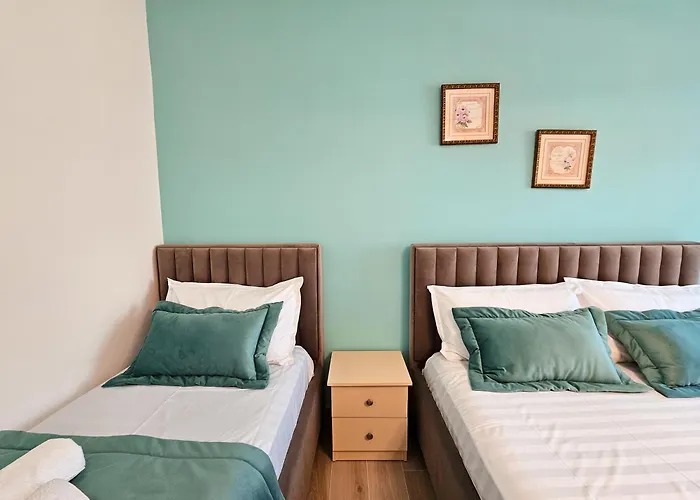 Rooftop Florale Velipojë